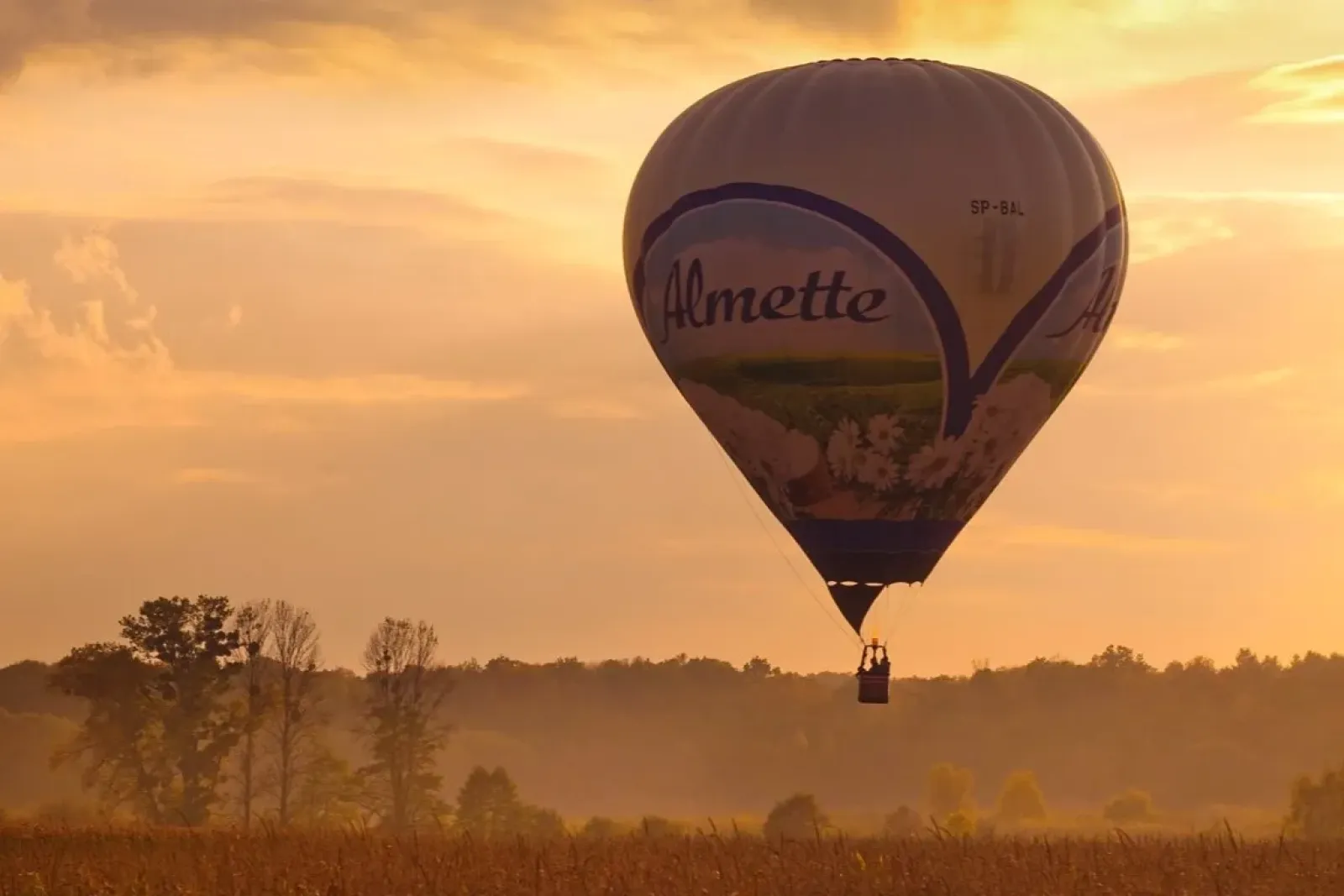 Balon Almette o świcie